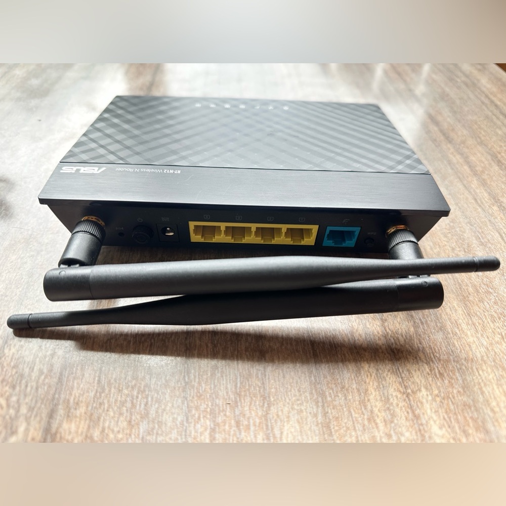 ASUS RT-N12 Wireless-N300 Router - Picture 5 of 8